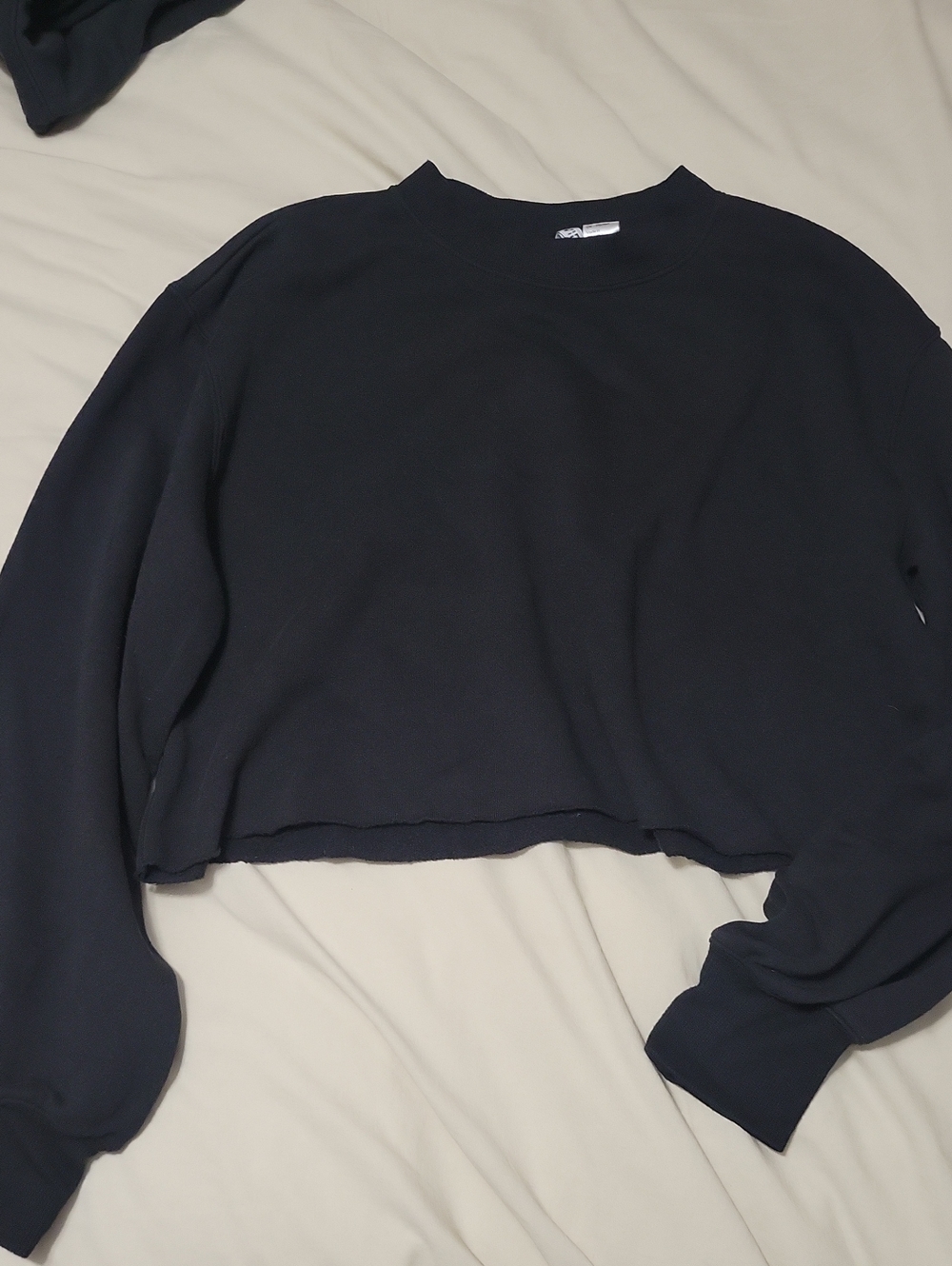 H&M Women's Black Cropped Crewneck Sweater